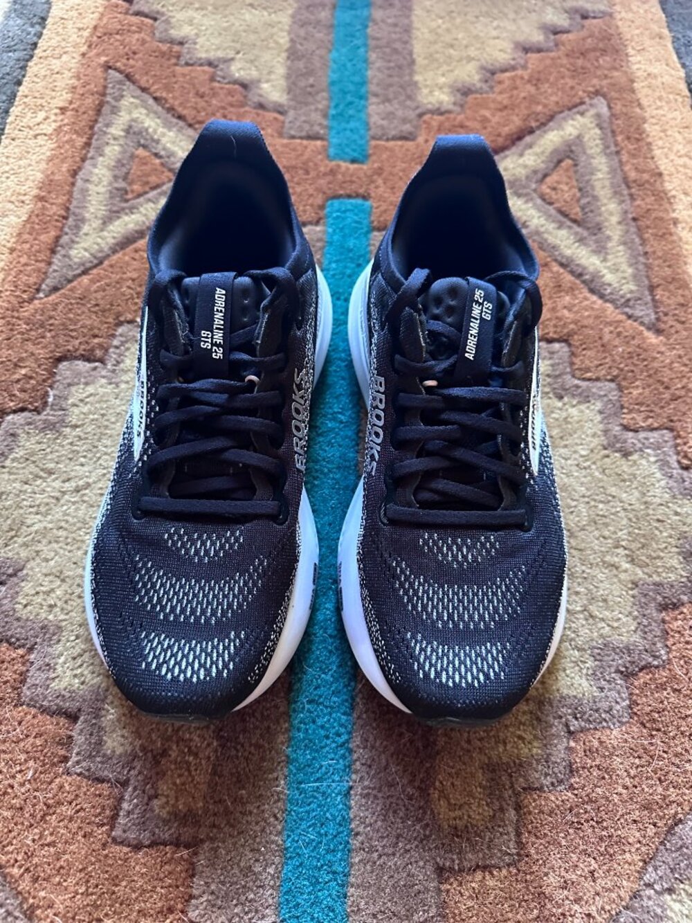 Like New Box Brooks Adrenaline GTS 25 Women's 8 Black Grey White Retail $155